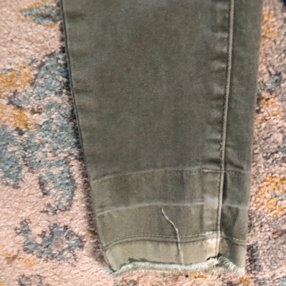 very cute green jeans!! - Picture 4 of 5